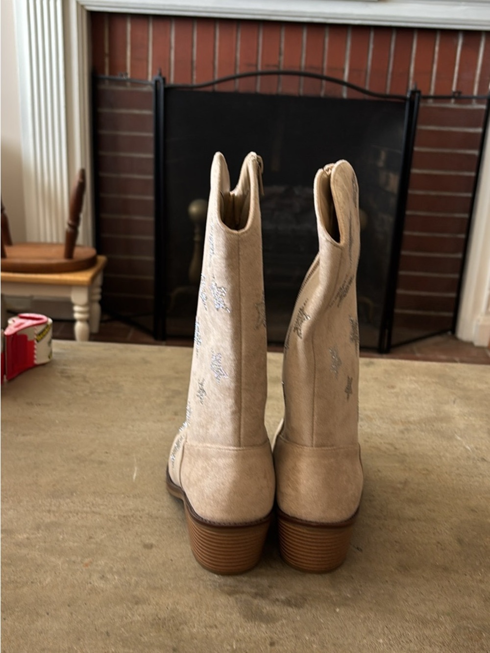 New Girls Tan Suede Star Cowboy Boots Size 4 (A-5) - Picture 4 of 8